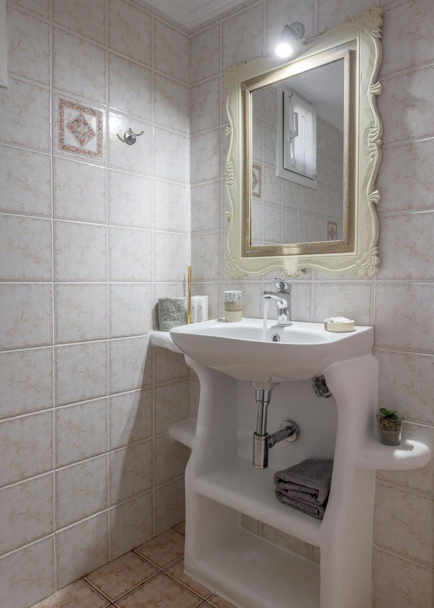 Floras Rooms Поллонія Екстер'єр фото